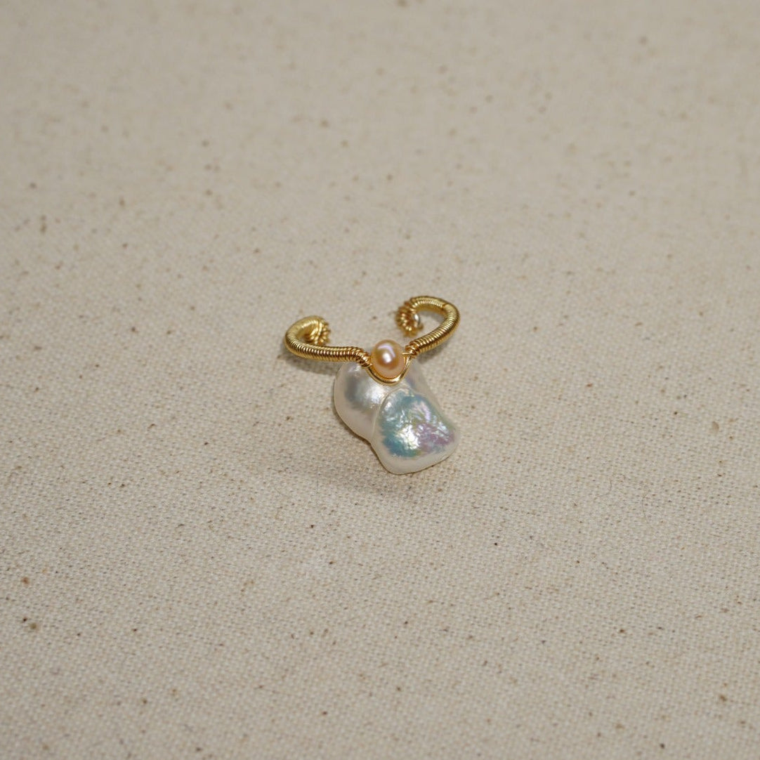 Aveline open pearl ring with sculptural baroque pearl and peach-toned pearl accent