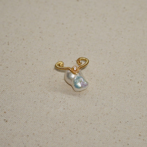 Aveline open pearl ring with sculptural baroque pearl and peach-toned pearl accent